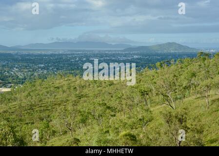 Vues de Townsville du mont Stuart des sentiers de randonnée, Townsville, Queensland, Australie Banque D'Images