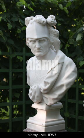 Statue antique du dieu grec de la guerre Arès (Mars dans la mythologie romaine). Situé dans le jardin d'été à Saint-Pétersbourg, Russie Banque D'Images