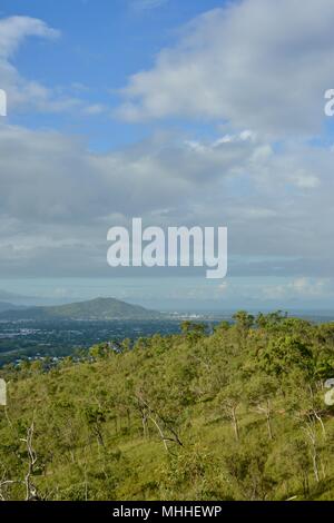 Vues de Townsville du mont Stuart des sentiers de randonnée, Townsville, Queensland, Australie Banque D'Images