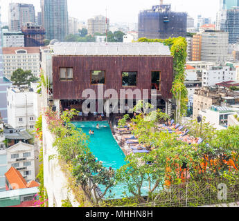 L'hôtel Dong Khoi Myst bar sur le toit et piscine dans District 1, Ho Chi Minh City, Vietnam. Banque D'Images
