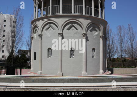 American réplique de la Tour de Pise dans la région de Niles, Illinois. Banque D'Images