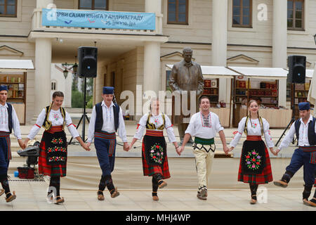 Danseurs folkloriques traditionnels serbes. Andicgrad, Visegrad, Bosnie-Herzégovine Banque D'Images