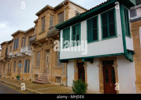 Ancienne maison récemment rénovée et dans le district de Arabahmet, nord de Nicosie / Lefkosa / Lefkosia, République turque de Chypre du Nord Banque D'Images