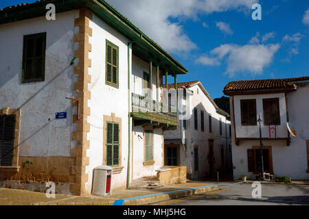 Ancienne maison récemment rénovée et dans le district de Arabahmet, nord de Nicosie / Lefkosa / Lefkosia, République turque de Chypre du Nord Banque D'Images