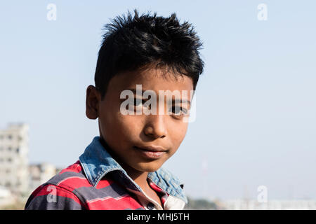 Dhaka, Bangladesh, le 24 février 2017 : Portrait d'un jeune adolescent beau à Dhaka Bangladesh Banque D'Images