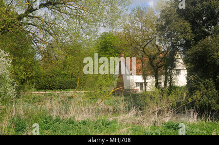 Willy Lott's Cottage de l'autre côté de la rivière Stour, Flatford en Suffolk, Angleterre Banque D'Images