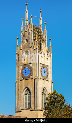 La tour de l'horloge de l'église réformée de la ville de Zürich, Suisse. Banque D'Images