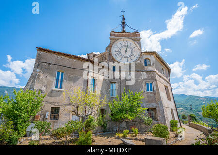 Le Borgia (forteresse Rocca dei Borgia) à Subiaco dans un matin d'été, province de Viterbe, Latium, Italie centrale. Banque D'Images