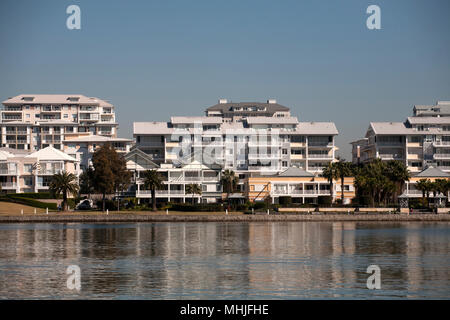 Blocs d'appartements modernes de la rivière parramatta cabarita New South Wales australie Banque D'Images