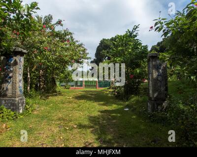 Vestiges d'un centre de communication japonais de la Seconde Guerre mondiale sur l'île de Truk Tonoas, Banque D'Images