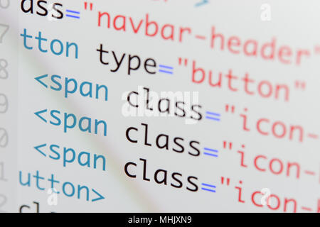 Du vrai code Html l'élaboration d'écran. Flux de travail programmation algorithme abstrait concept. Lignes de code HTML visible. Banque D'Images