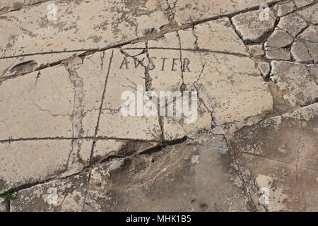 Boussole vent gravée dans la chaussée à côté du Capitol à Dougga, l'une des villes les mieux préservées de l'Afrique romaine Banque D'Images