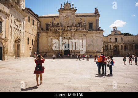 Lecce (Italie), août 2017. Vue de la cathédrale baroque de Lecce dédiée à l'Assomption de la Vierge Marie. Le format paysage. Banque D'Images