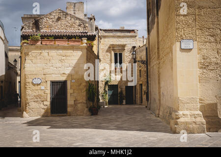 Lecce (Italie), août 2017. Vue sur square à côté de l'église de San Niccolò dei Greci (également connu sous le nom de Église grecque). Le format paysage. Banque D'Images