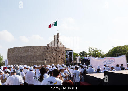 Merida Yucatan Gouverneur, Rolando Zapata Bello précédant la célébration de la journée internationale des travailleurs, à Merida Yucatan Mexique Banque D'Images