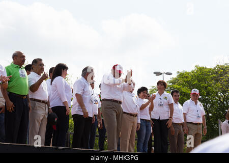 Merida Yucatan Gouverneur, Rolando Zapata Bello précédant la célébration de la journée internationale des travailleurs, à Merida Yucatan Mexique Banque D'Images