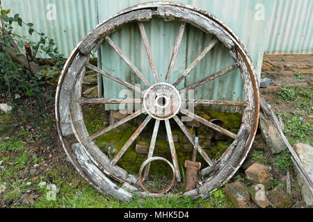 Hill, New South Wales, Australie. Ancien panier roue dans la ville minière historique de Hill fin dans le centre ouest de la Nouvelle Galles du Sud. Banque D'Images