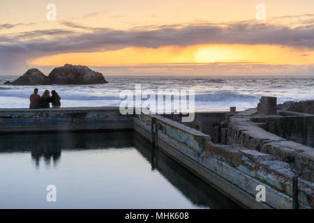 Coucher du soleil sur les ruines des Bains Sutro Banque D'Images