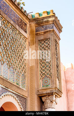 La porte Bab Mansour El Hedime et Place à Meknes, une ville au Maroc qui a été fondé au xie siècle par les Almoravides en tant qu'un règlement militaire Banque D'Images