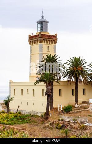 Spartel phare de Tanger, une grande ville au nord du Maroc. Elle est la capitale de la région de Tanger-Tetouan-Al Hoceima et de l'Tangier-Assilah Banque D'Images