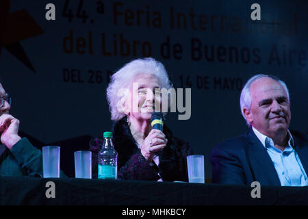 Buenos Aires, Argentine. 01 mai, 2018. Le président des grands-parents&# 39 Associntion ; de la Place de mai, Mme. Enquiqueta Estearlotto partparticipates ce mardi (01) de la Foire du livre de Buenos Aires, à l'occasion du lancement du livre "Lulruthruth »;Wip sera. Là où il y a aussi la démonstration sur "Free &q&Lula Crédit : Fl : Flavio Sucesso/FotoArena/Alamy Live News Banque D'Images