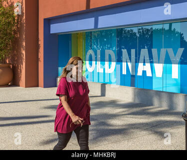 Irvine, Californie, USA. 26 Sep, 2017. Old Navy est une société de vente au détail de vêtements et d'accessoires appartenant à la multinationale américaine Gap Inc. Il a des activités dans le quartier de Mission Bay de San Francisco. Le plus grand des magasins Old Navy sont ses boutiques phares, situé à New York City, le centre commercial d'Amérique, Seattle, Chicago et San Francisco. Crédit : Alexey Bychkov/ZUMA/Alamy Fil Live News Banque D'Images