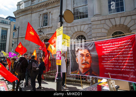 Londres, Royaume-Uni. 1er mai 2018. Des représentants de syndicats et partis socialistes et communistes, de pays différents, le remonter sur Clerkenwell vert pour la journée annuelle de mars à mai marque la Journée internationale du Travail. Credit : Mark Kerrison/Alamy Live News Banque D'Images