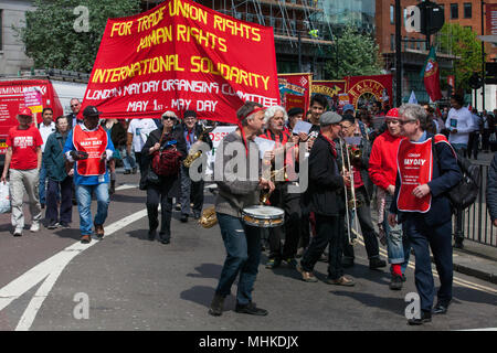 Londres, Royaume-Uni. 1er mai 2018. Des représentants de syndicats et partis socialistes et communistes de différents pays participent à la Journée annuelle de mars à mai marque la Journée internationale du Travail. Credit : Mark Kerrison/Alamy Live News Banque D'Images