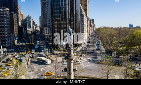 Statue de Christophe Colomb par Gaetano Russo au milieu de Columbus Circle, Manhattan, New York City Banque D'Images