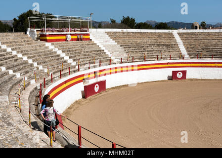 Alcudia, Majorque, Îles Baléares, Espagne, 2018. La vieille ville historique de arènes de la vieille ville d'Alcudia. Banque D'Images