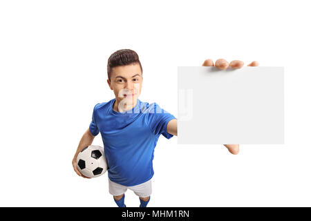 Teenage soccer player montrant une carte vierge isolé sur fond blanc Banque D'Images
