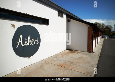 Ashers Baking Co boulangerie et un café dans Ballyearl, Newtownabbey, Irlande du Nord. Ashers participe actuellement à un appel dans l'affaire "gay" gâteau à la Cour suprême dans Belfast. Le propriétaire de la boulangerie ont déjà été trouvé coupable de discrimination pour avoir refusé de faire un gâteau "gay" et en appellent de cette décision en raison de leurs croyances religieuses chrétiennes. Banque D'Images