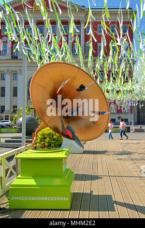 Printemps Festival de Moscou A Cappella. Grande Corne avec gramophone le président pour jouer de la musique. Place Tverskaya Banque D'Images