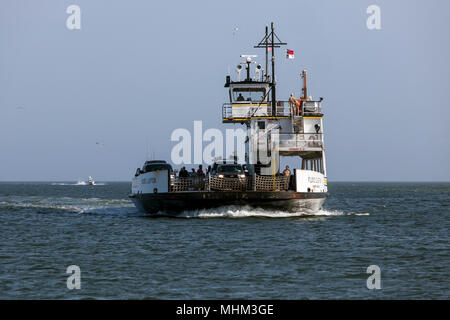 NC01555-00...CAROLINE DU NORD CAROLINE DU NORD - Marine Highway ferry Floyd J Lupton faisant la liaison entre l'île Hatteras et Ocracoke Island. Banque D'Images