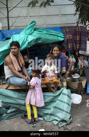 La famille sans-abri dans les rues de Kolkata, Inde Banque D'Images