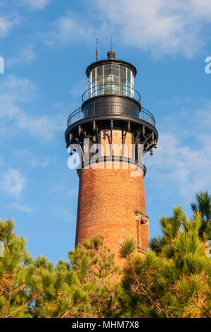 Currituck Beach phare sur les bancs extérieurs en Caroline du Nord. Banque D'Images