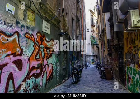 Les rues étroites et Hugues de Naples, Campanie, Italie près de Spaccanapoli Banque D'Images