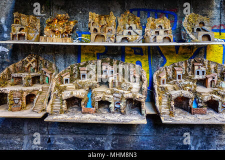 Crèches de la main sur la Via San Gregorio Armeno à Naples, Campanie Italie Banque D'Images