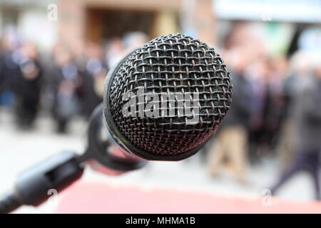 Microphone dans l'activité publique Banque D'Images