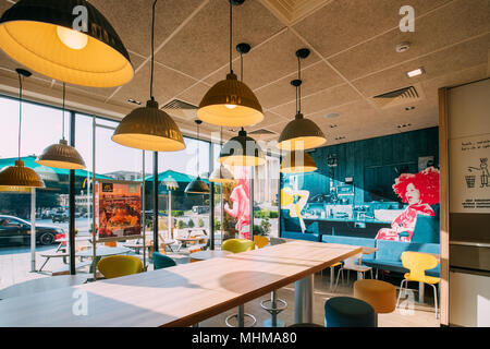 Kutaisi, Géorgie - 10 septembre 2017 : De l'intérieur d'un restaurant Mcdonald's. Mcdonald's Corporation est plus importante chaîne de restauration rapide Hamburger Restau Banque D'Images