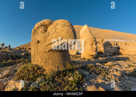 La tombe, sculptures monumentales et paysage unique de l'Antiquech J d'Antiochos, roi de Commagene, qui a régné sur les pentes du Mont Nemrut, à 2 Banque D'Images