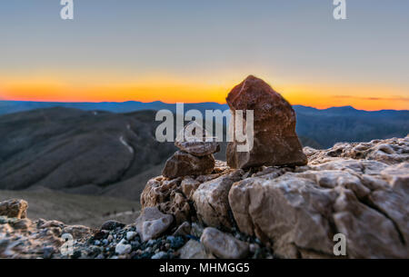 La tombe, sculptures monumentales et paysage unique de l'Antiquech J d'Antiochos, roi de Commagene, qui a régné sur les pentes du Mont Nemrut, à 2 Banque D'Images