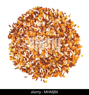 Mélange de riz Thaï rouge, riz blanc décortiqué et parfum rouge et jaune des lentilles. Arrière-plan de mise à plat. Banque D'Images