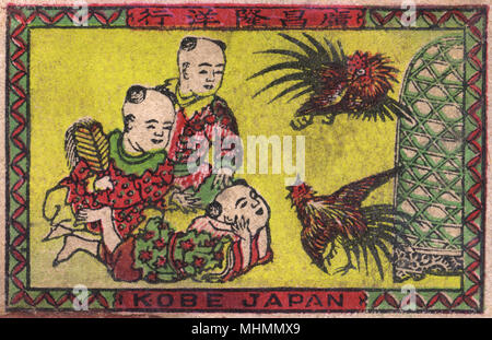 Ancienne étiquette de boîte d'allumettes japonaise avec trois hommes qui regardent les poulets Banque D'Images