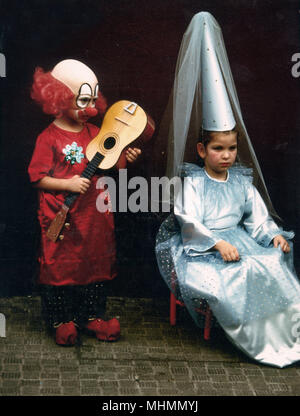 Enfants en robe de fantaisie - clown et princesse Banque D'Images