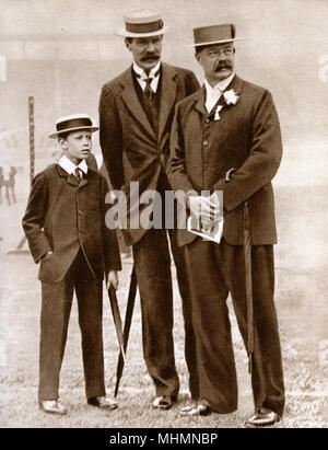 Le Prince Albert, duc d'York (1895-1952) (plus tard le roi George VI) - son précepteur M. H. P. Hansell - William Grenfell, 1er baron Desborough (1855-1945) - images à l'Amateur Athletics Association rencontre à Londres en 1908. Date : 1908 Banque D'Images