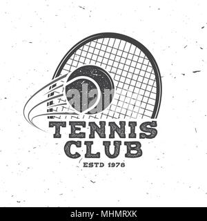 Tennis Club badge. Vector illustration. Concept pour chemise, imprimer, stamp ou tee. Typographie vintage design avec raquette de tennis et la balle d'ossature. Illustration de Vecteur