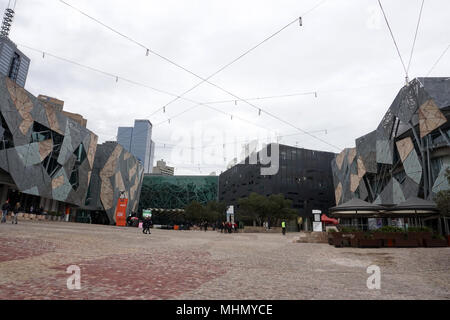 MELBOURNE, AUSTRALIE, LE 16 AOÛT 2017 - Melbourne est la capitale et ville la plus peuplée de Victoria, étudiants et touristes en centre culturel Banque D'Images