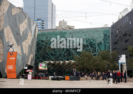 MELBOURNE, AUSTRALIE, LE 16 AOÛT 2017 - Melbourne est la capitale et ville la plus peuplée de Victoria, étudiants et touristes en centre culturel Banque D'Images