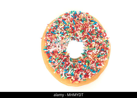 Donut avec sprinkles colorées isolé sur fond blanc Banque D'Images